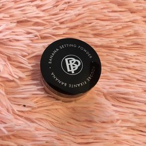BellaPierre Banana Setting Powder MEDIUM